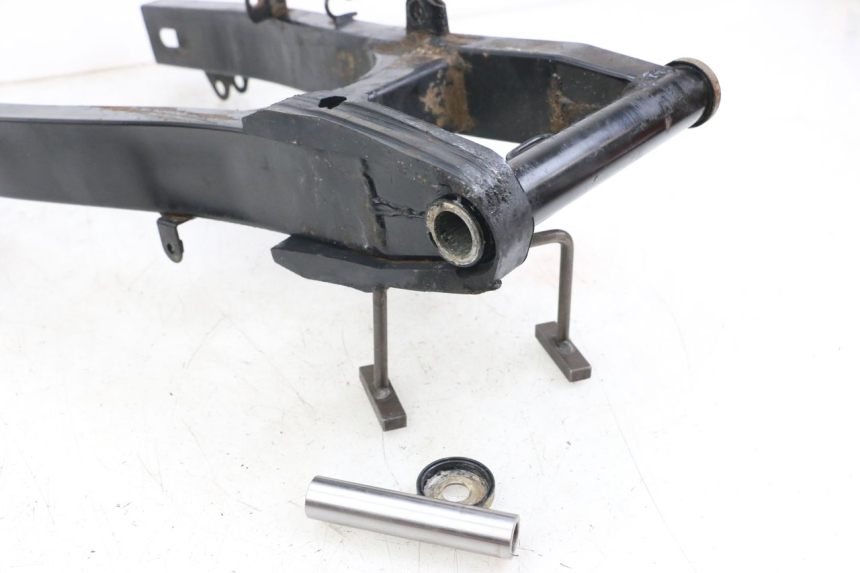 photo de Brazo oscilante HYOSUNG GV AQUILA 125 (2000 - 2009) - Detalle de la pieza