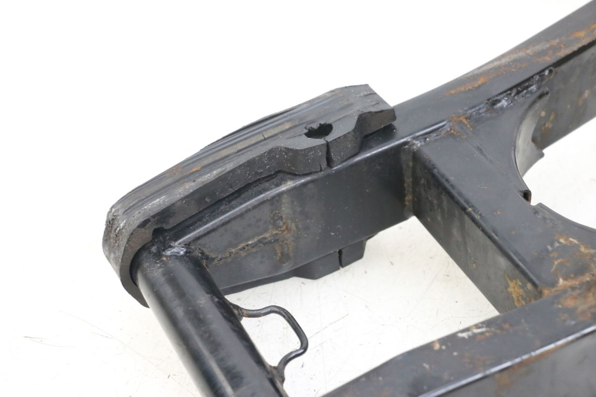 photo de Brazo oscilante HYOSUNG GV AQUILA 125 (2000 - 2009) - Estado de la superficie y material