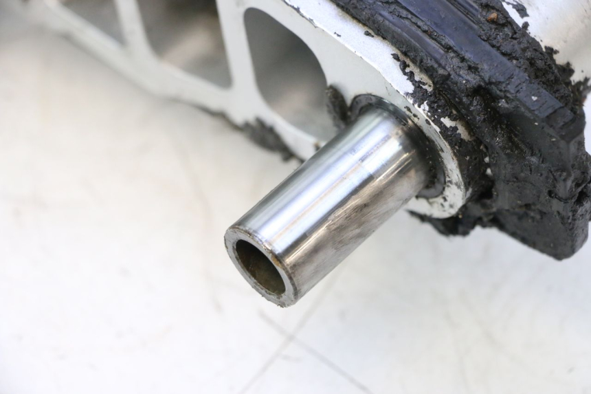 photo de BASCULANTE HONDA CB F HORNET 600 (2005 - 2006) - Primer plano técnico
