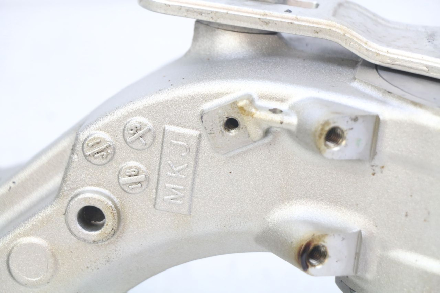 photo de BRAZO OSCILANTE HONDA CB R 1000 (2018 - 2023) - Detalles de los puntos de fijación