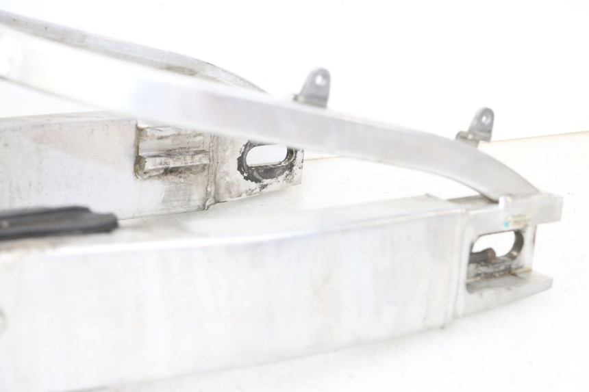 photo de BASCULANTE HONDA CBR RR FIREBLADE 900 (1992 - 1994) - Enfoque en la estructura