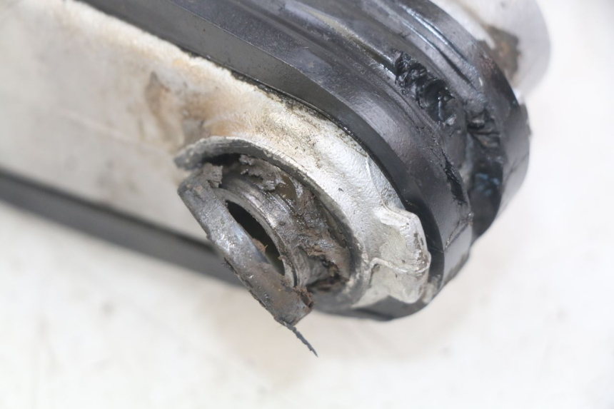 photo de BRAZO OSCILANTE HONDA CR 80 (2001 - 2003) - Detalles de los puntos de fijación