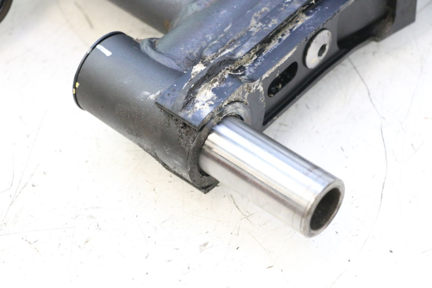 photo de BRAZO OSCILANTE KAWASAKI ER-6 ER6 F ABS 650 (2012 - 2016) - Primer plano técnico