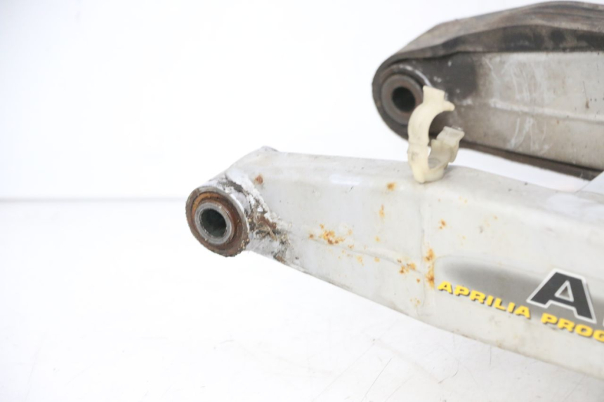 photo de BASCULANTE APRILIA ETX 125 (1998 - 2002) - Zoom sobre los componentes