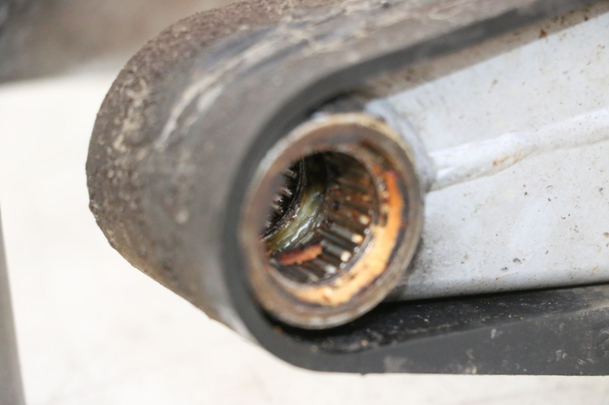 photo de BASCULANTE APRILIA ETX 125 (1998 - 2002) - Detalles de los puntos de fijación