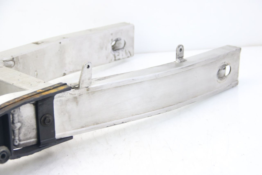 photo de BRAZO OSCILANTE YAMAHA FZS FAZER 600 (2001 - 2003) - Primer plano técnico