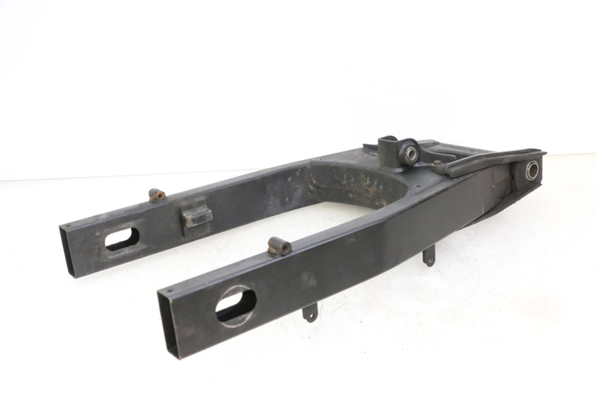 photo de BASCULANTE SUZUKI GSR 750 (2011 - 2017) - Características distintivas