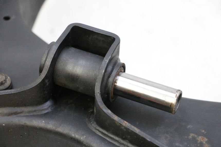 photo de BASCULANTE SUZUKI GSR 750 (2011 - 2017) - Estado de la superficie y material