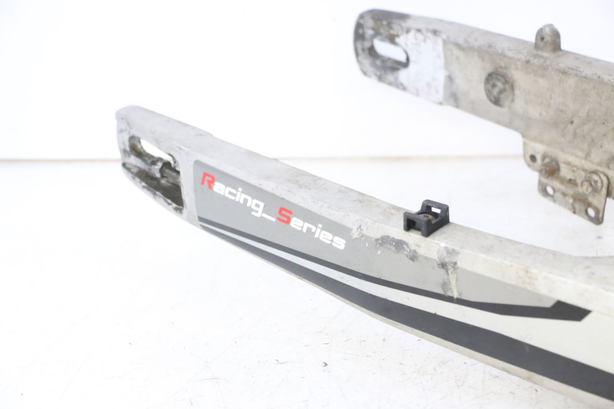 photo de BASCULANTE RIEJU MRT 50 (2018 - 2021) - Enfoque en la estructura