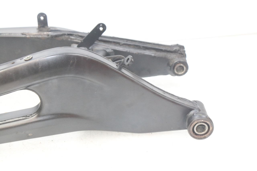 photo de BRAZO OSCILANTE YAMAHA MT-07 MT07 ABS 700 (2014 - 2017) - Primer plano técnico