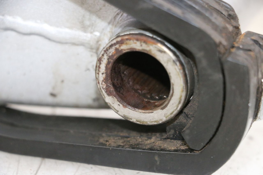 photo de BRAZO OSCILANTE HONDA NSR R 125 (1994 - 2003) - Enfoque en la estructura