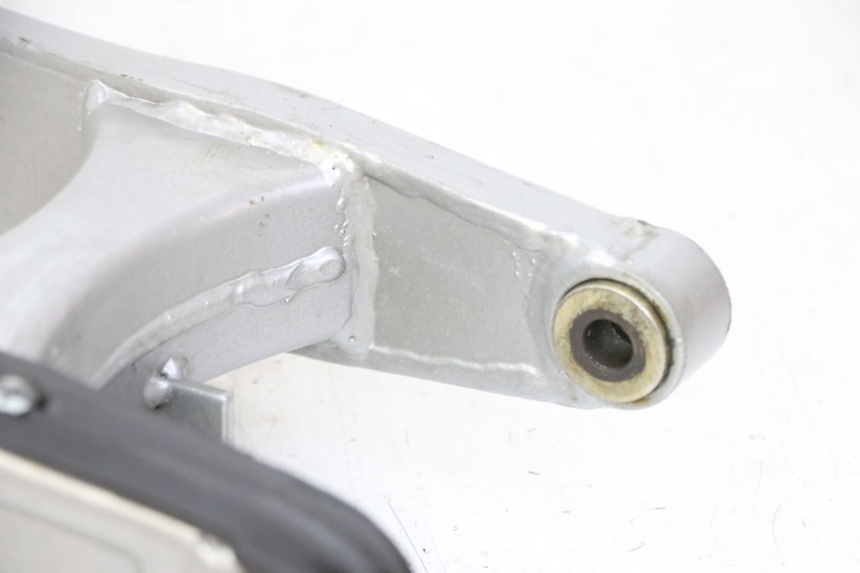 photo de BRAZO OSCILANTE APOLLO RFZ 125 - Enfoque en la estructura