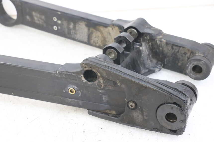 photo de BRAZO OSCILANTE TRIUMPH SPEED TRIPLE T301 900 (1994 - 1996) - Primer plano de alta resolución