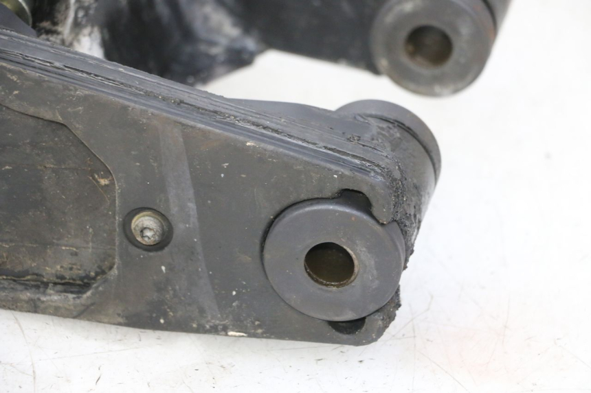 photo de BASCULANTE TRIUMPH SPRINT 900 (1995 - 1998) - Enfoque en la estructura