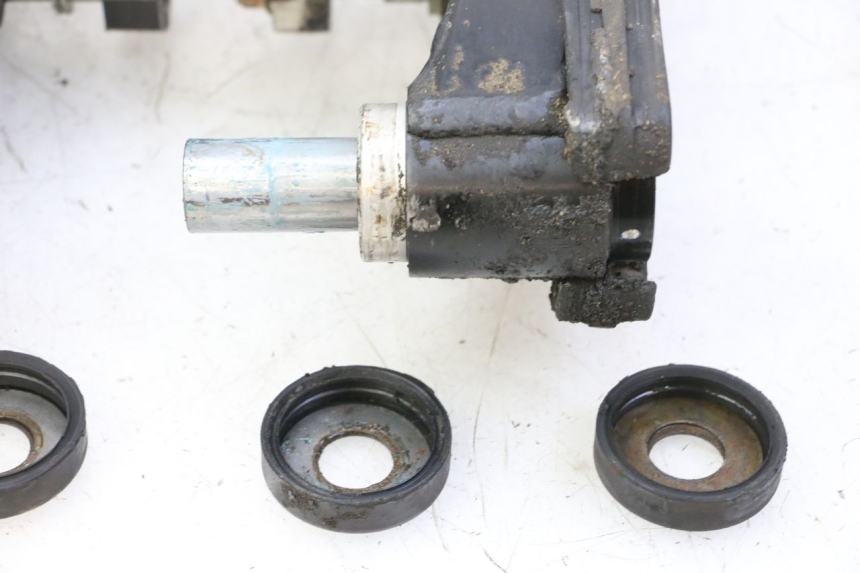 photo de BASCULANTE TRIUMPH SPRINT 900 (1995 - 1998) - Detalles de los puntos de fijación