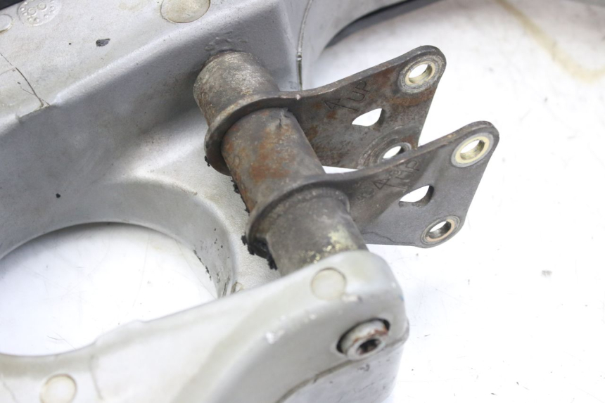 photo de BRAZO OSCILANTE TRIUMPH SPRINT ST 955 (1999 - 2001) - Detalle de la pieza