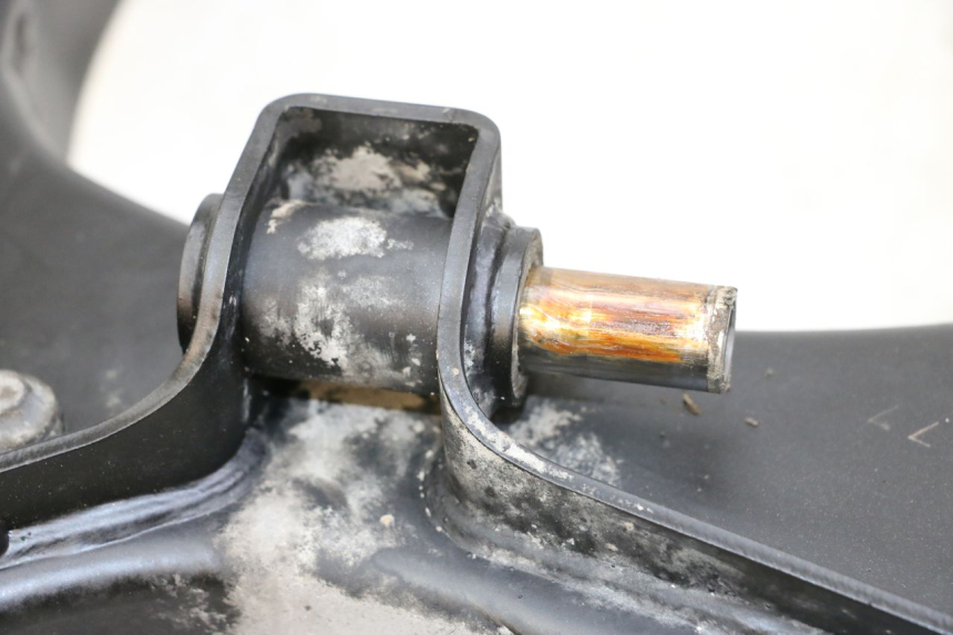 photo de BASCULANTE SUZUKI GSR 750 (2011 - 2017) - Otra perspectiva