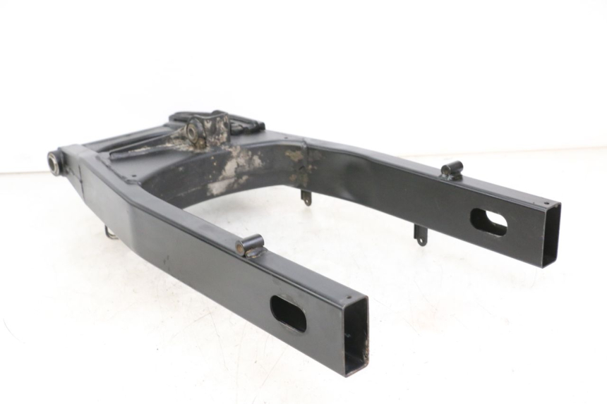 photo de BASCULANTE SUZUKI GSR 750 (2011 - 2017) - Detalles de los puntos de fijación