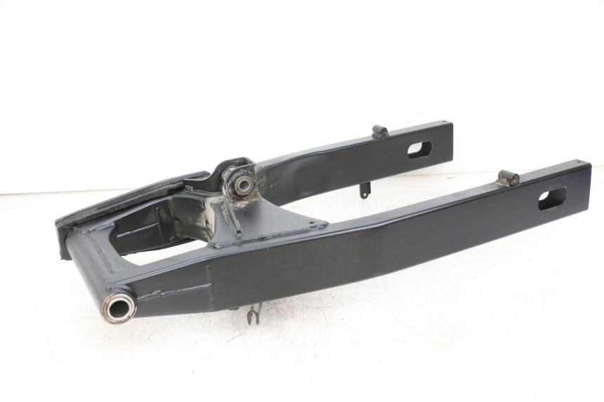 photo de BASCULANTE SUZUKI GSR 750 (2011 - 2017) - Estado de la superficie y material