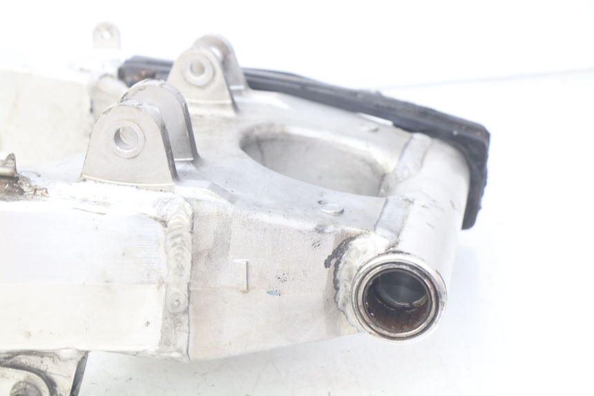 photo de BRAZO OSCILANTE SUZUKI TLS TL S 1000 (1997 - 2001) - Primer plano técnico