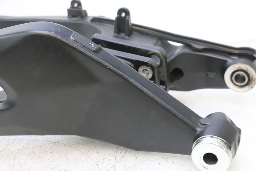 photo de BASCULANTE YAMAHA TRACER 7 700 (2020 - 2024) - Detalles de los puntos de fijación