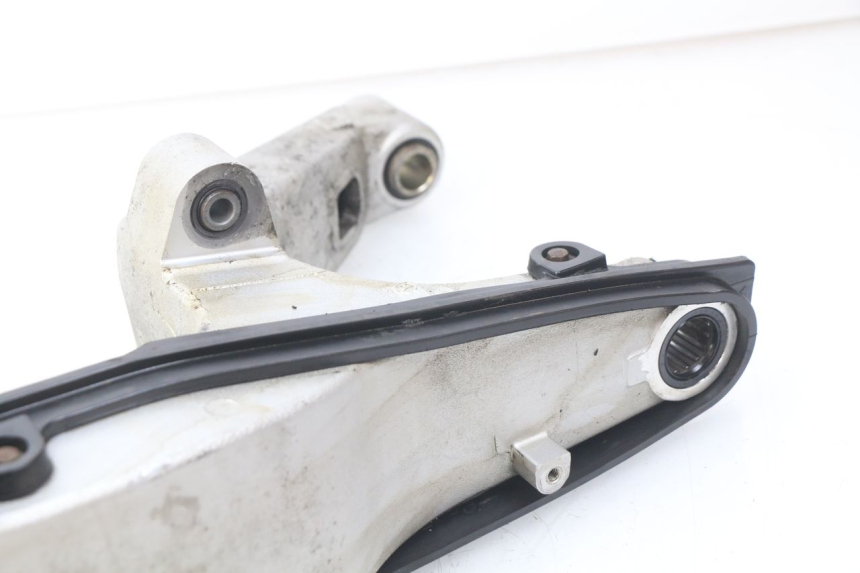 photo de BRAZO OSCILANTE HONDA VFR FI RC46 800 (1998 - 2001) - Zoom sobre los componentes