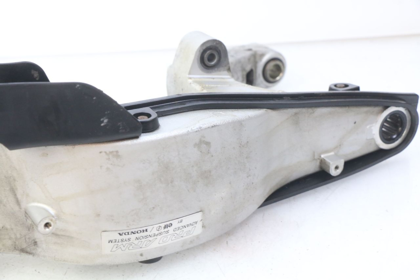 photo de BRAZO OSCILANTE HONDA VFR FI RC46 800 (1998 - 2001) - Primer plano de alta resolución