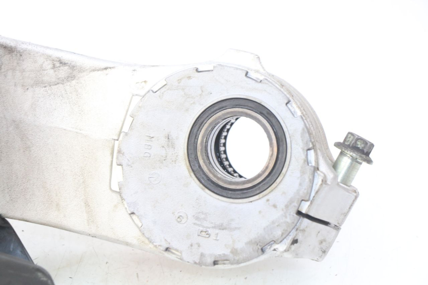 photo de BRAZO OSCILANTE HONDA VFR FI RC46 800 (1998 - 2001) - Primer plano técnico