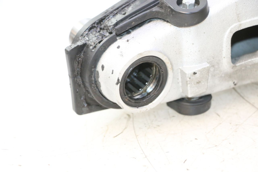 photo de BRAZO OSCILANTE HONDA VFR FI RC46 800 (1998 - 2001) - Primer plano técnico