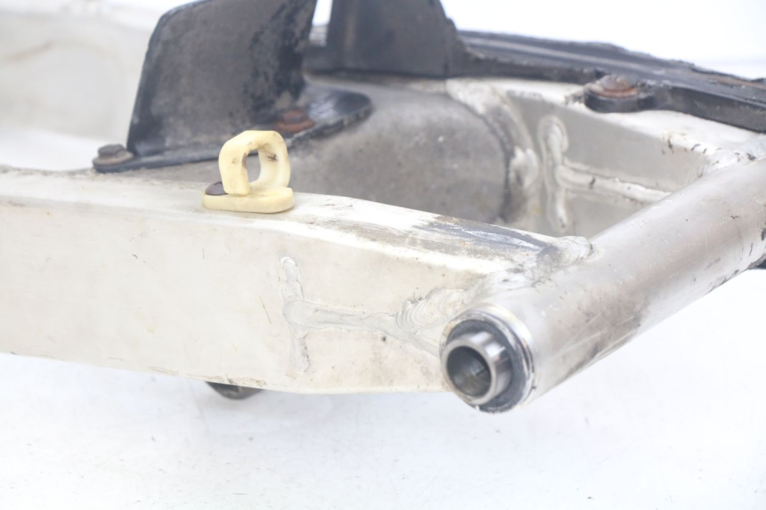 photo de BRAZO OSCILANTE SUZUKI XF FREEWIND 650 (1997 - 2003) - Estado de la superficie y material