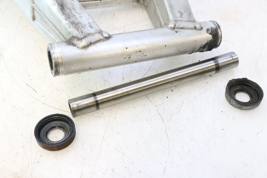 photo de BASCULANTE YAMAHA XJR 1300 (1998 - 2002) - Enfoque en la estructura