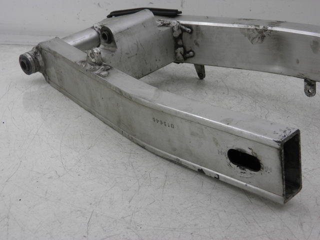 photo de BASCULANTE YAMAHA FZS FAZER 600 (1998 - 2001) - Estado de la superficie y material