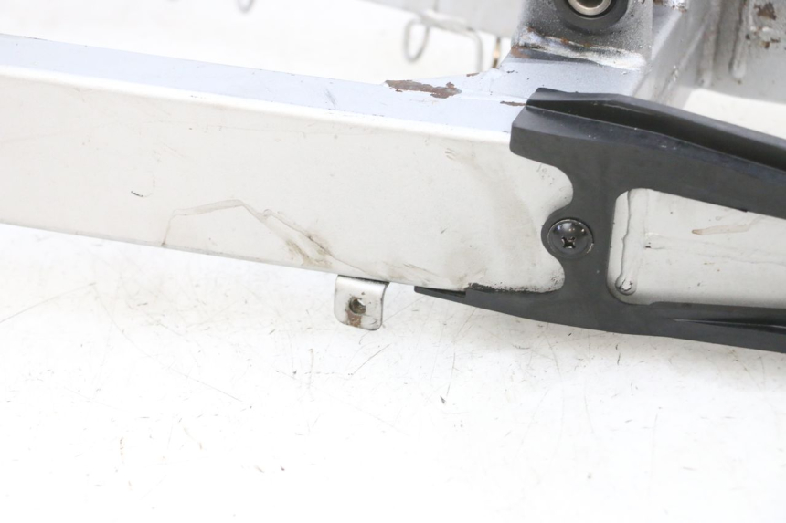 photo de BASCULANTE KAWASAKI ZR 7 750 (1999 - 2004) - Primer plano de alta resolución