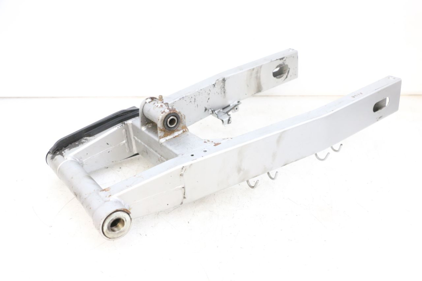 photo de BASCULANTE KAWASAKI ZR 7 750 (1999 - 2004) - Enfoque en la estructura