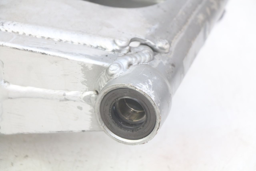 photo de BRAZO OSCILANTE KAWASAKI ZX-6R ZX6R 600 (1995 - 1997) - Primer plano técnico
