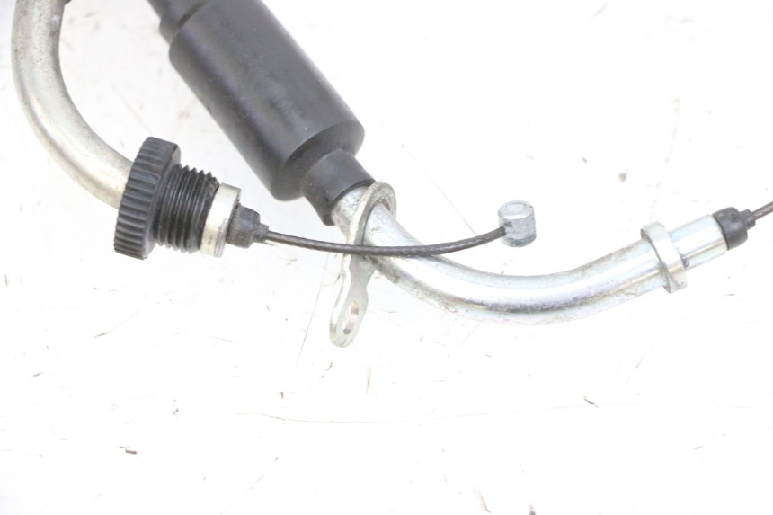 photo de CABLE ACELERADOR SUZUKI BURGMAN 650 (2013 - 2020) - Primer plano técnico