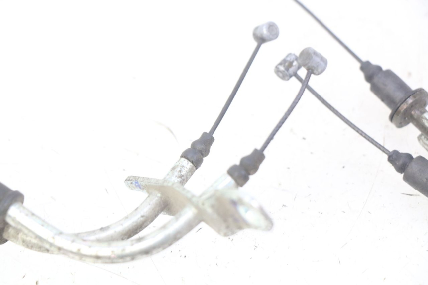 photo de CABLE ACELERADOR YAMAHA CYGNUS X INJECTION 125 (2007 - 2013) - Primer plano técnico
