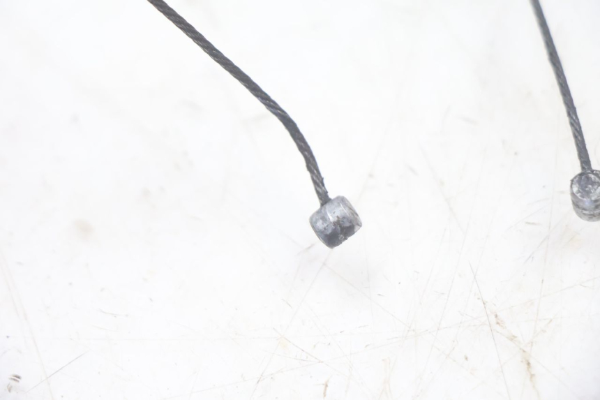 photo de CABLE ACELERADOR SUZUKI DR S 600 (1985 - 1989) - Detalles de los puntos de fijación