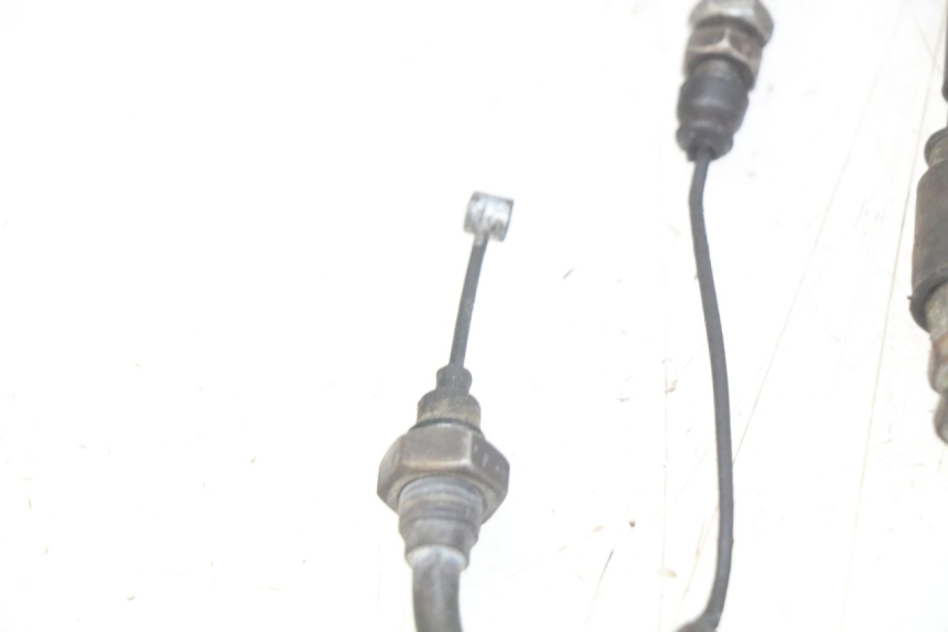 photo de CABLE ACELERADOR HONDA FES PANTHEON 2T 125 (1998 - 2002) - Detalles de los puntos de fijación