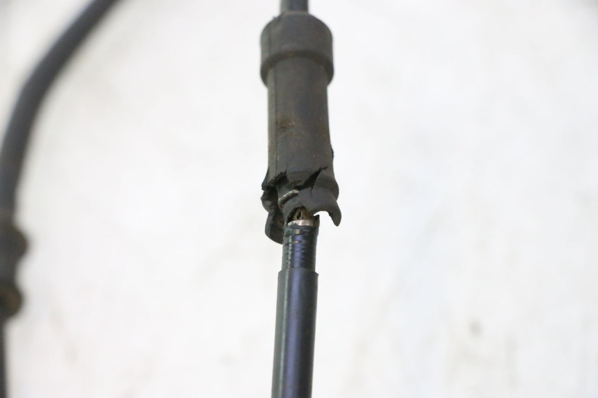 photo de CABLE ACELERADOR GILERA GP 800 (2007 - 2013) - Primer plano técnico