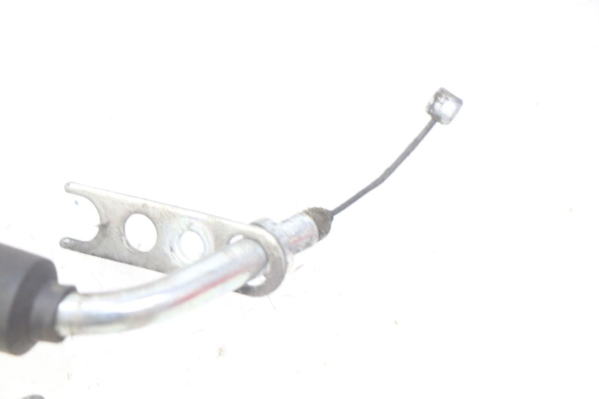 photo de CABLE ACELERADOR SUZUKI SIXTEEN 125 (2008 - 2010) - Detalles de los puntos de fijación