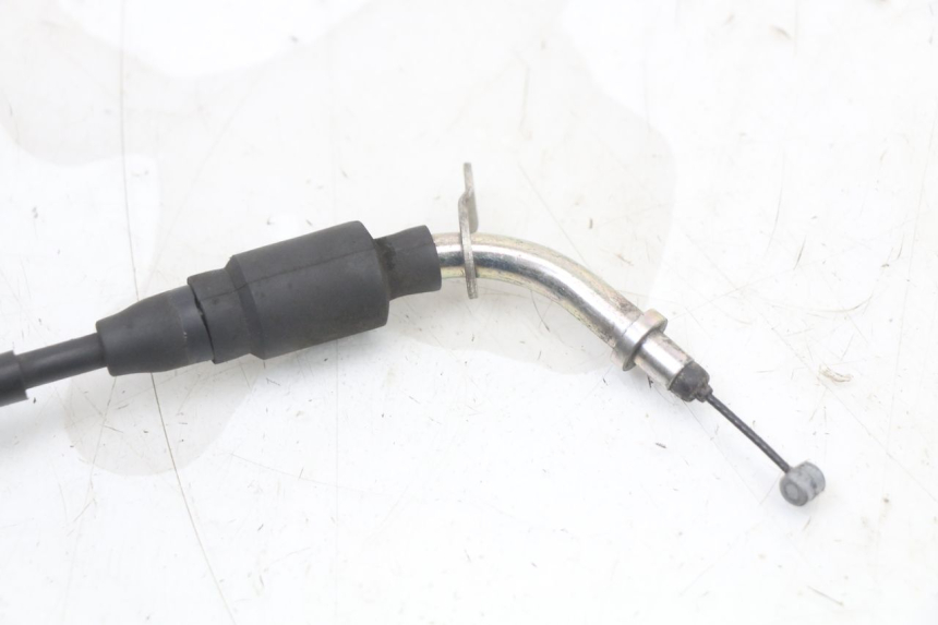 photo de CABLE ACELERADOR SUZUKI BURGMAN 125 (2018 - 2021) - Primer plano técnico