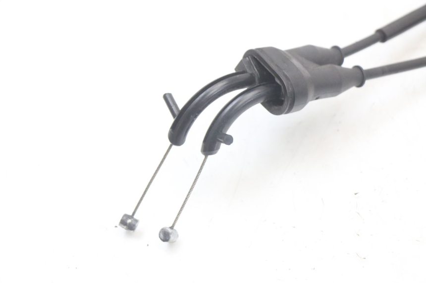 photo de CABLE ACELERADOR YAMAHA FZ1 FAZER 1000 (2007 - 2009) - Primer plano técnico