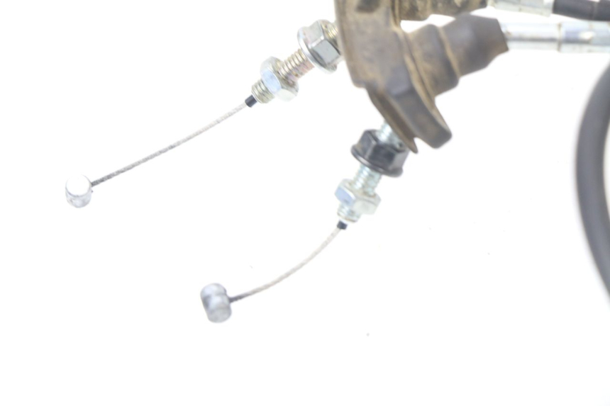 photo de CABLE ACELERADOR YAMAHA YZF YZ-F 450 (2018 - 2021) - Primer plano técnico