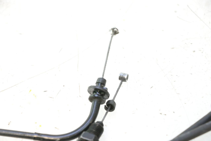 photo de CABLE ACELERADOR PIAGGIO ZIP IGET 4T 50 (2021 - 2023) - Detalles de los puntos de fijación