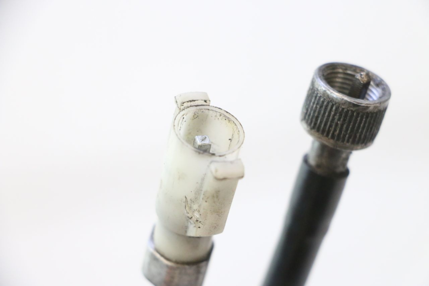 photo de CABLE CUENTA KILÓMETROS YAMAHA YP MAJESTY 125 (1998 - 2001) - Otra perspectiva