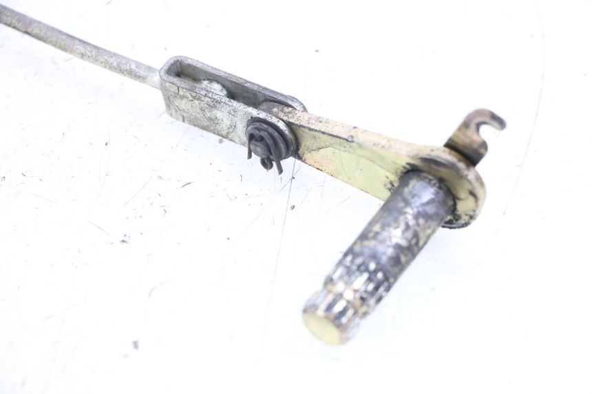 photo de CABLE FRENO TRASERO HYOSUNG GF 125 (2001 - 2005) - Primer plano técnico