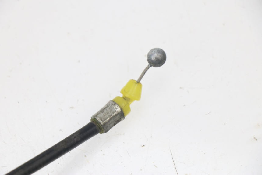photo de CABLE CIERRE ASIENTO SUZUKI GSR 750 (2011 - 2017) - Primer plano técnico