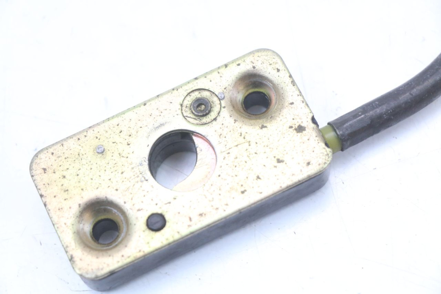 photo de CABLE CIERRE ASIENTO SUZUKI GZ MARAUDER 125 (1998 - 2004) - Primer plano técnico