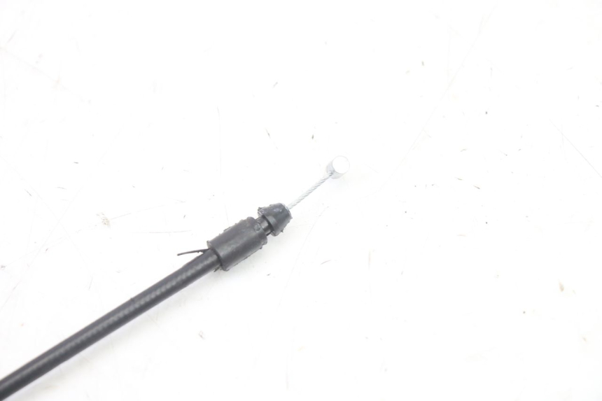photo de CABLE CIERRE ASIENTO PIAGGIO MP3 HPE 310 (2024 - 2025) - Primer plano técnico